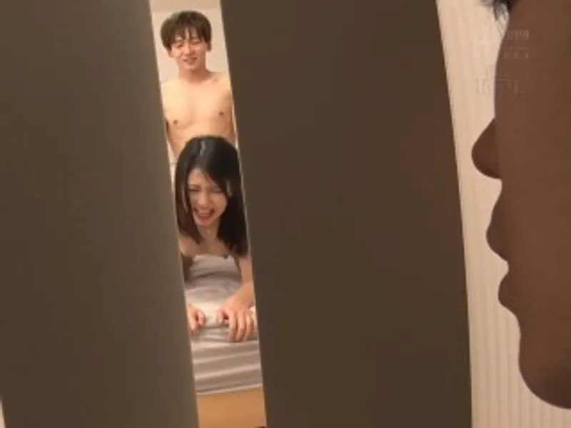 Thanh niên đang vụng trộm với chị hàng xóm thì anh người chồng về...