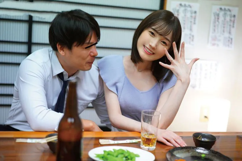 Cô vợ xin chồng đi họp lớp rồi mất liên lạc sau khi tình cũ đưa vào khách sạn