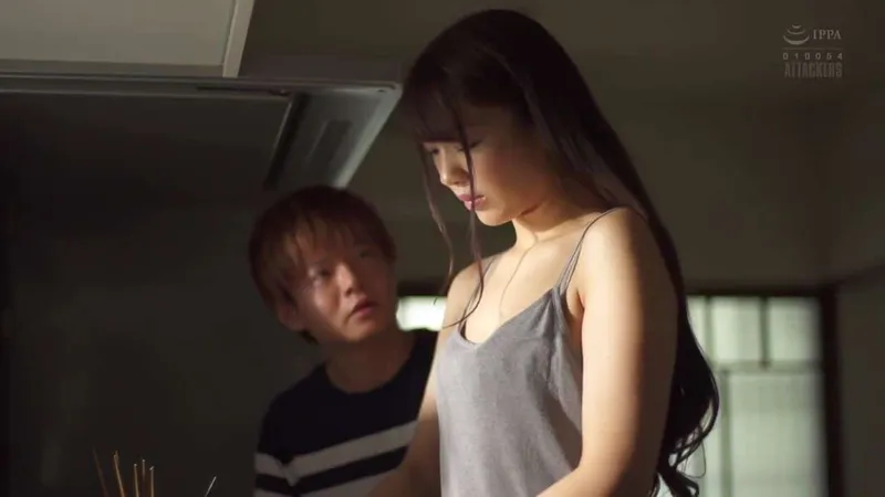 Chồng mới cưới của chị gái xxx cô em vợ yêu đang buồn bã vì thất tình