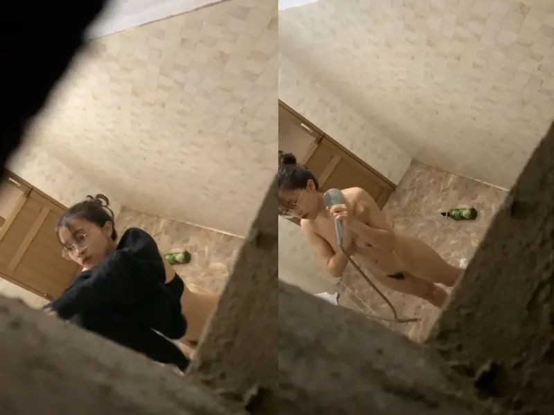 Quay lén cô bạn gái vú đẹp tắm, khe âm đạo chảy nước ròng ròng